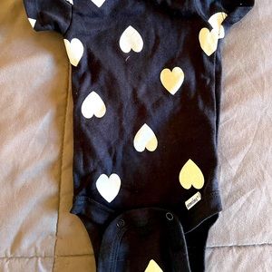 🖤Cute black gerber onesie!🖤